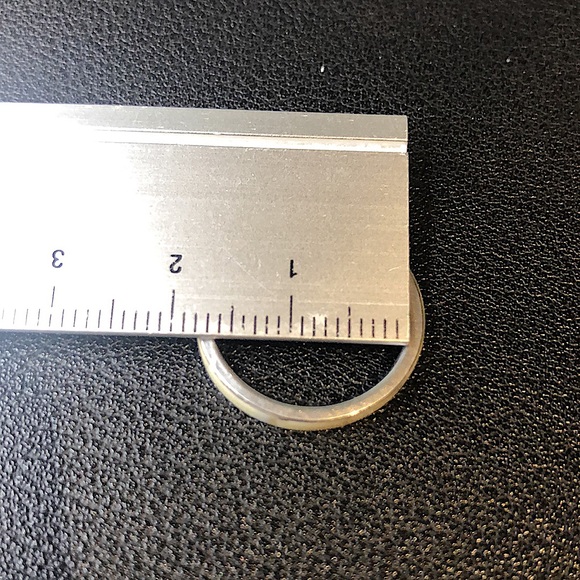 Ivory like ring with silver band - Picture 3 of 4